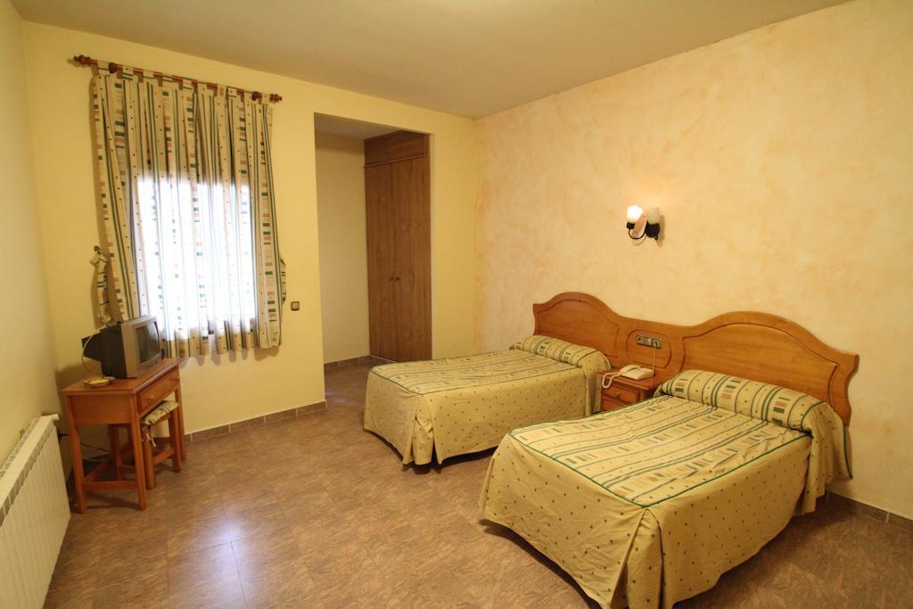 Hostal Restaurante Cuatro Caminos Calera y Chozas Pokój zdjęcie